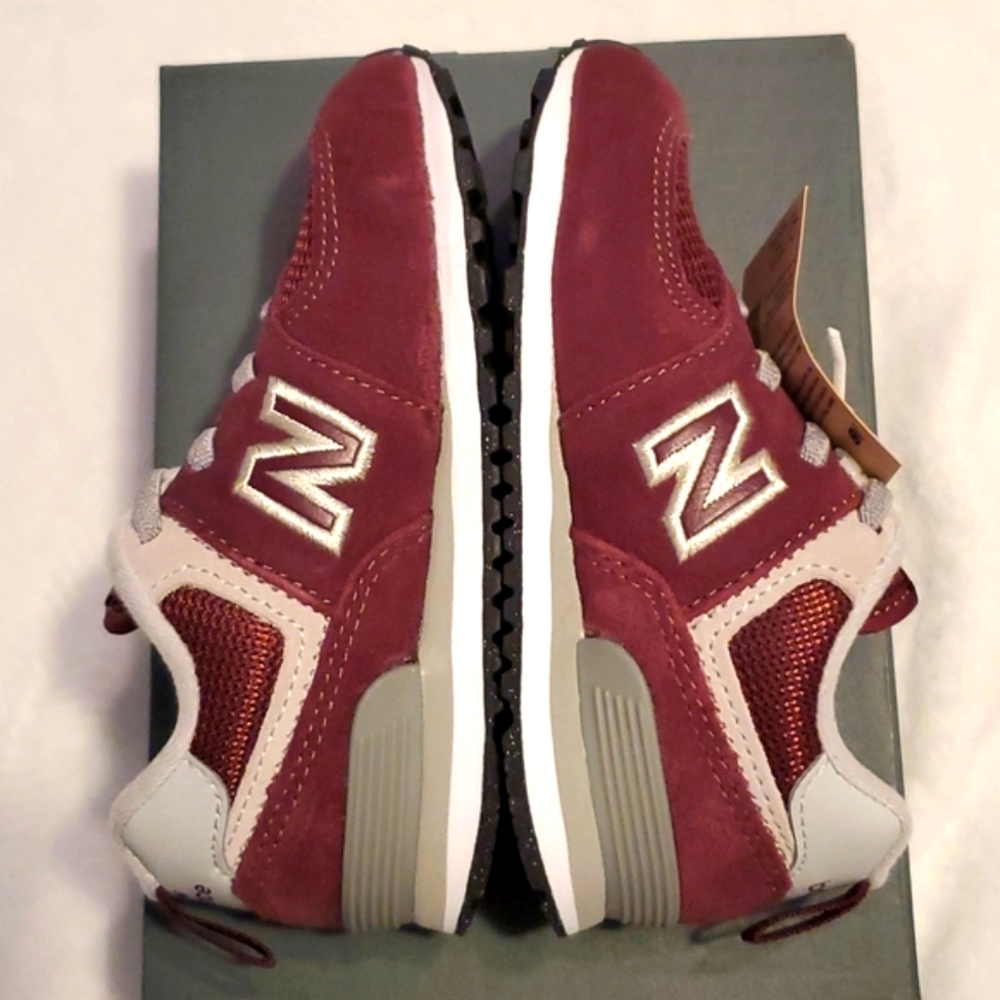 New Balance Kids Toddler Sneaker, Size 9
